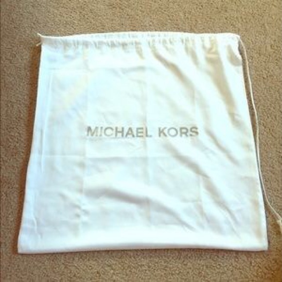 Michael Kors Purse Duster 18x18 - Picture 3 of 5